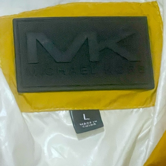 MICHAEL KORS (MEN’S WINTER PUFFER JACKET) *YELLOW* (AUTHENTIC) (LIKE-NEW) - Picture 2 of 5